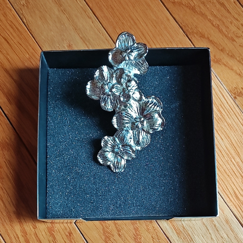 Michael Aram flower napkin holder, NWOT